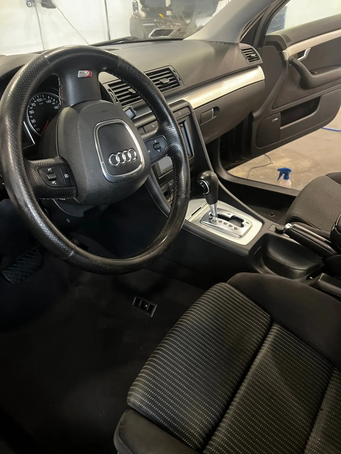 Audi A4 – utastér mélytisztítás – utána