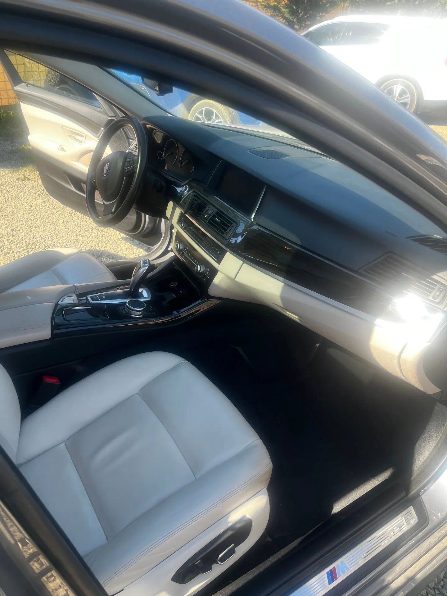 BMW 5 – világos bőr utastér ápolás