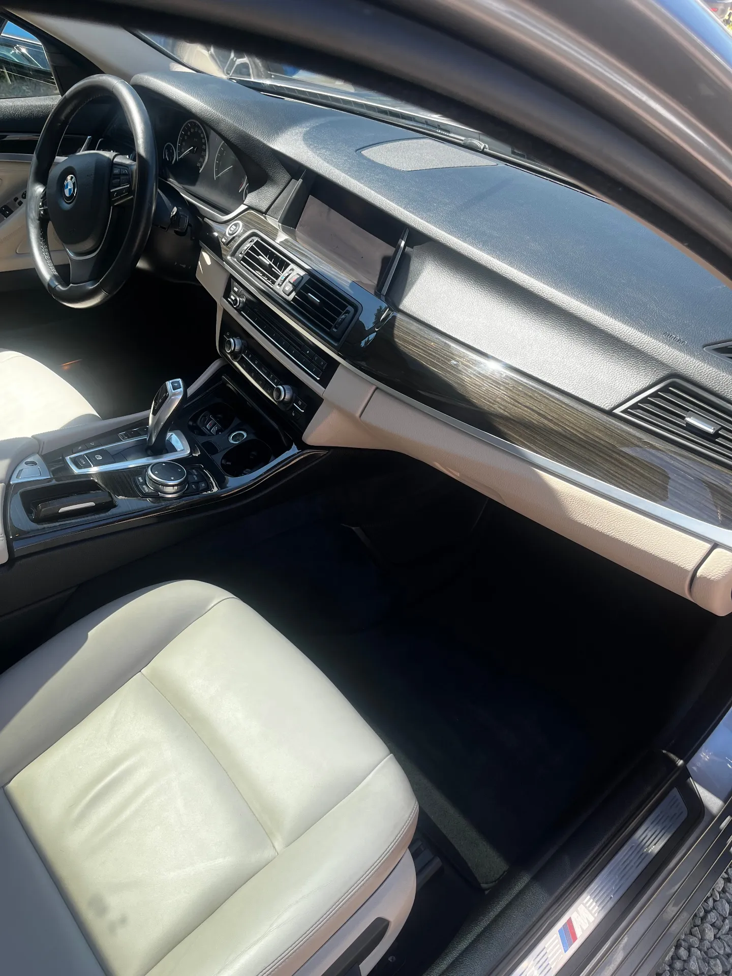 BMW 5 – bőrülés és műszerfal ápolás
