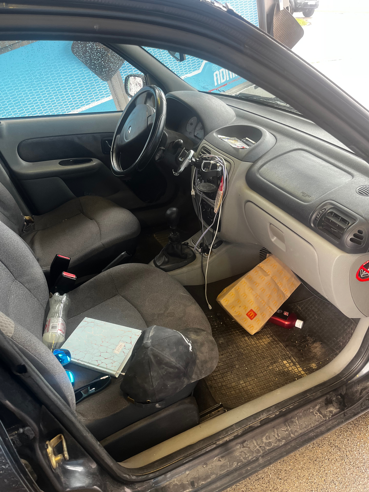 Renault Clio – utastér teljes mélytisztítás – előtte
