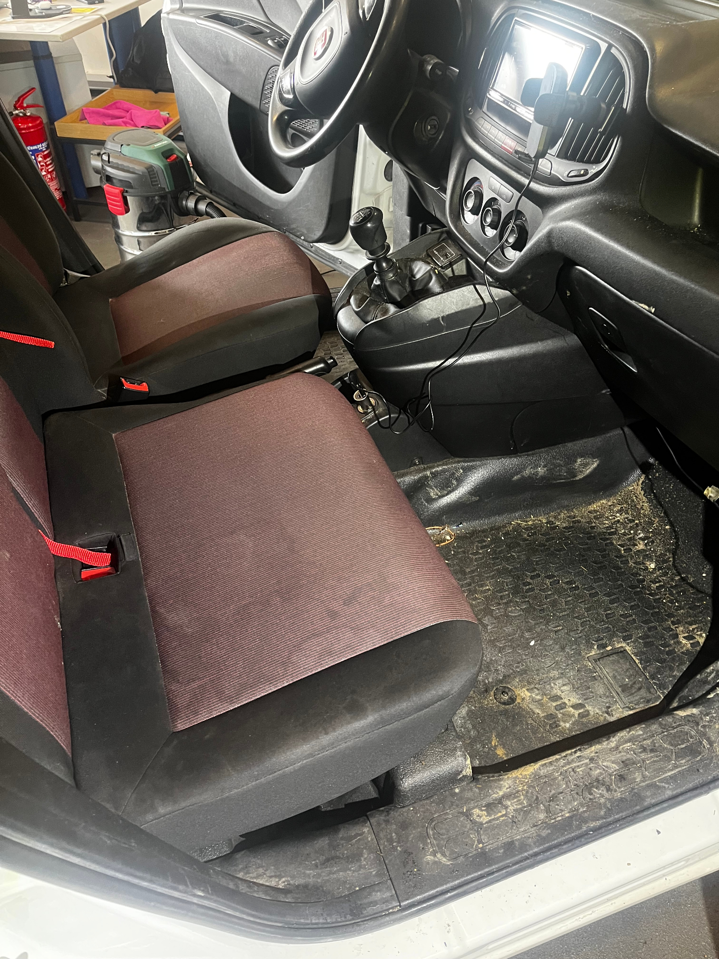 Fiat Doblò – utastér teljes mélytisztítás – előtte
