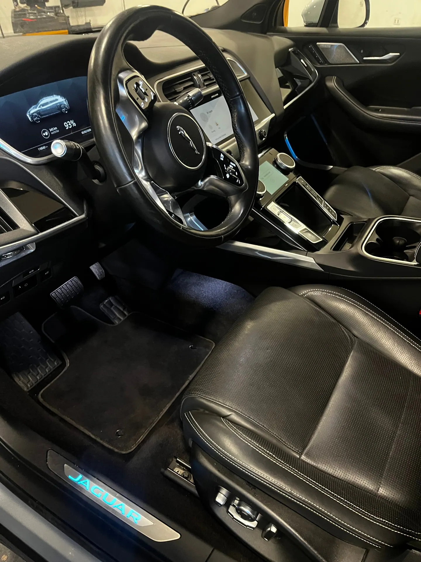 Jaguar I-Pace – utastér mélytisztítás – utána
