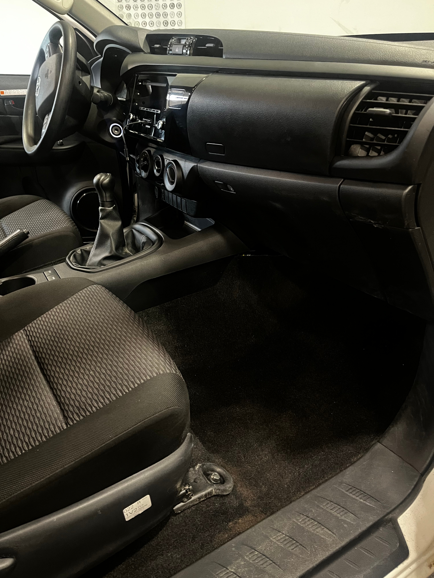 Toyota Hilux – kárpit és padló tisztítás – utána
